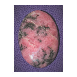 Rhodonite cabochon percée